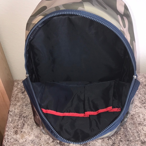 Tommy Hilfiger Camo Backpack - Picture 6 of 8